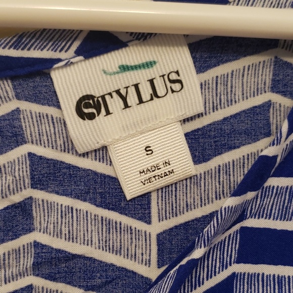 Stylus Chevron print top teardrop button back - Picture 3 of 5